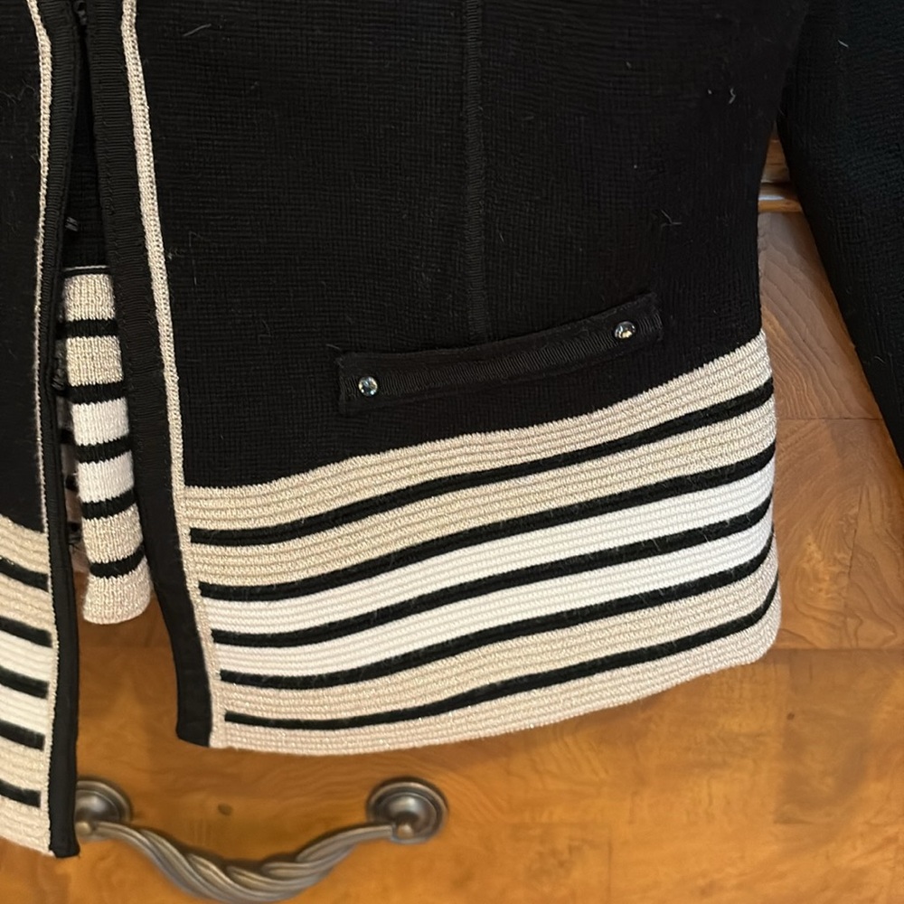 Super cute WHBM cardigan - Picture 3 of 6